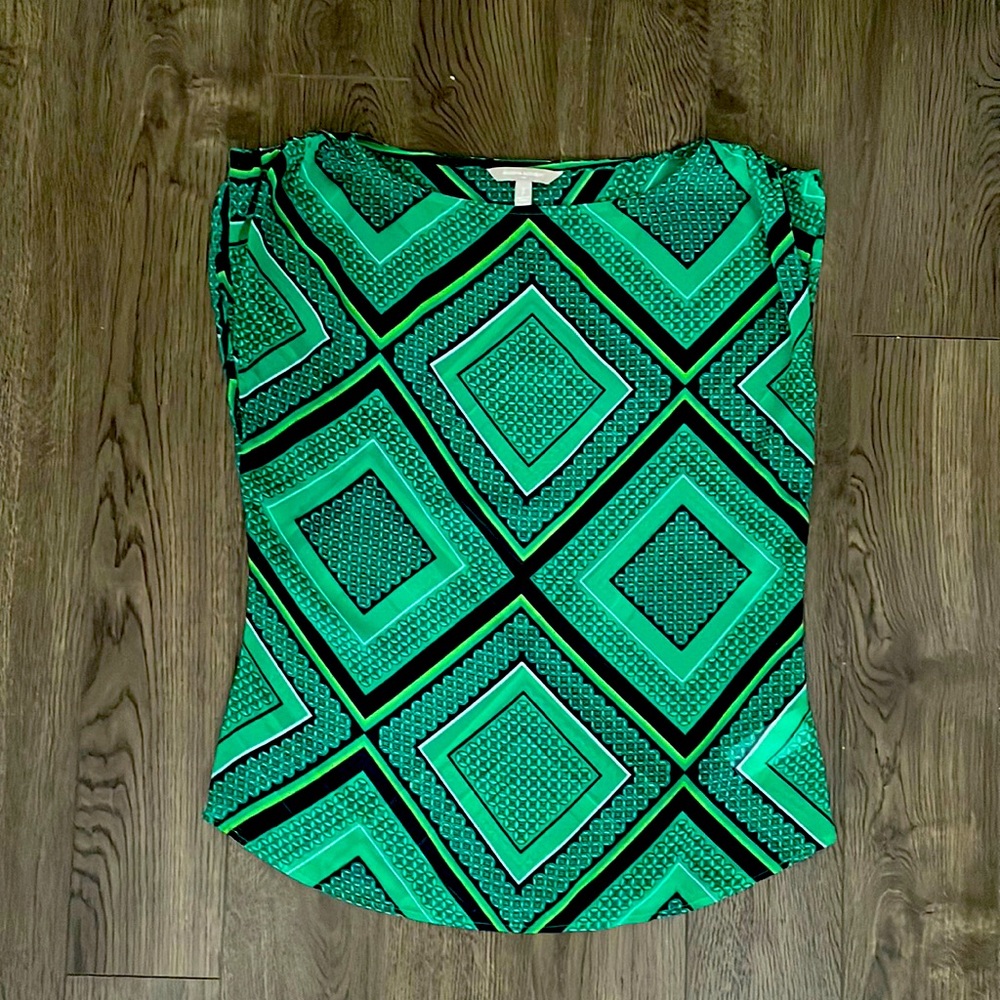 Sleeveless, semi shear top